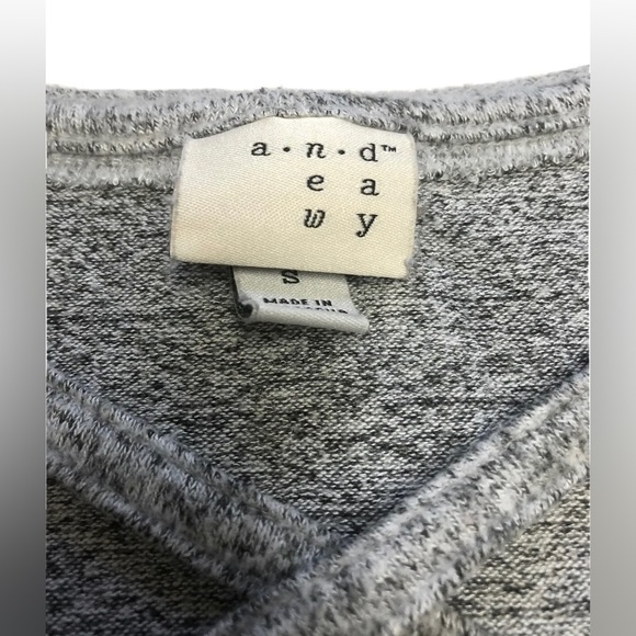 A New Day Oversized Knit Tunic Top Gray Size Small Criss Cross Lightweight B1 - Picture 4 of 5